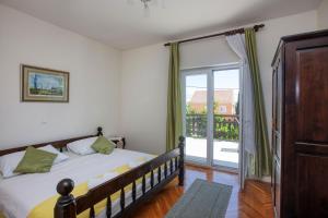 Apartments with parking space Vodice - 21216