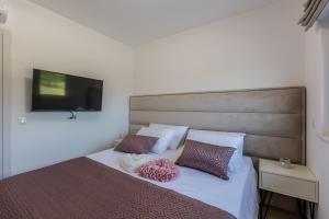 Apartments with parking space Kastel Luksic, Kastela - 20265