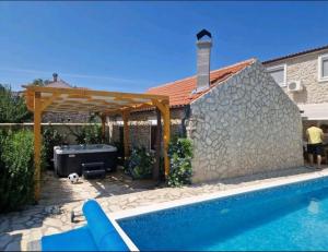 Family friendly house with a swimming pool Ninski Stanovi, Zadar - 17812