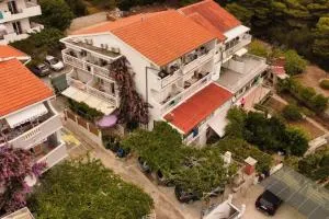 Apartments with a parking space Zivogosce - Blato, Makarska - 21271 - Blato