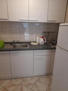 Apartments with parking space Zivogosce - Blato, Makarska - 21271