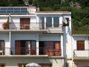 Apartments by the sea Podgora, Makarska - 21378 