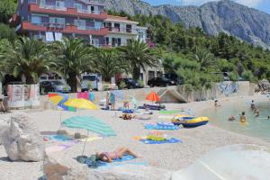 Apartments by the sea Podgora, Makarska - 21378 