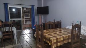 PRAIA DO MORRO - APTO 3 QUARTOS SENDO 2 SUITES WIFI 300 MB E GARAGEM - 50 METROS da PRAIA - ATÉ 8 PESSOAS