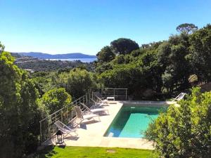 Maisons de vacances Holiday home in Cavalaire-sur-Mer with a pool : photos des chambres