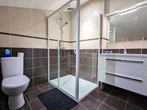 Maisons de vacances Gite Salles-de-Barbezieux, 5 pieces, 8 personnes - FR-1-653-87 : photos des chambres