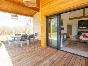 Maisons de vacances Gite confortable avec piscine privee et jardin clos en Dordogne - FR-1-616-319 : photos des chambres