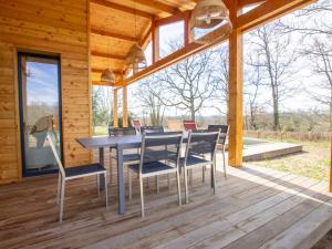 Maisons de vacances Gite confortable avec piscine privee et jardin clos en Dordogne - FR-1-616-319 : photos des chambres