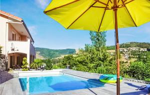 Maisons de vacances Nice home in La Valla en Gier with Outdoor swimming pool, WiFi and 3 Bedrooms : photos des chambres