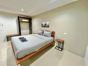 The Gun Hotel Premium