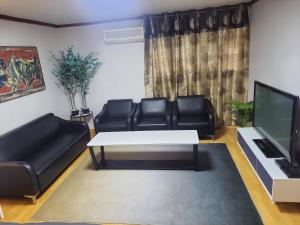 Spacious Master Suite #5