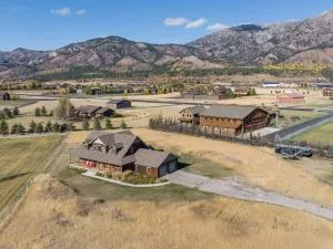 Alpine Airspace by KABINO Airpark Foosball Garage Satellite - أفتون