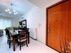 Georgia centre flat - 10 min from the beach