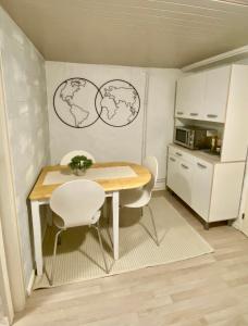 Lower floor of 50 sqm in nice villa with parking