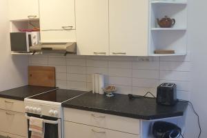 Keskustan kaksio, ilmainen autopaikka.