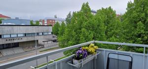 Keskustan kaksio, ilmainen autopaikka.