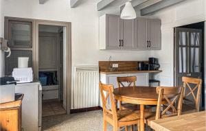 Maisons de vacances Nice home in Trambly with 2 Bedrooms and WiFi : Maison de Vacances 2 Chambres