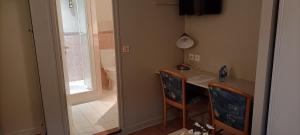 Hotels Logis Hotel Grangier : Chambre Double