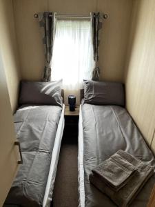 Whitstable, CW18, 2 bed park home, Alberta Holiday Park