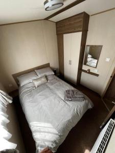 Whitstable, CW18, 2 bed park home, Alberta Holiday Park