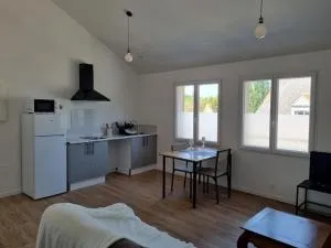 Grand appartement, lumineux - 孔堡