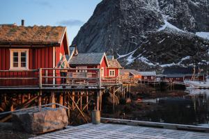 Two-Bedroom Deluxe Rorbu Cabin with Sea View room in Reine Rorbuer - by Classic Norway Hotels