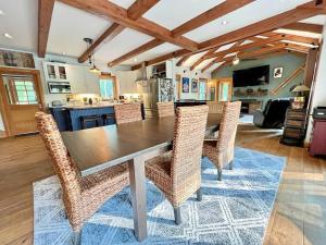 Waterfront 8 acres privacy and 5 min to LL Bean!