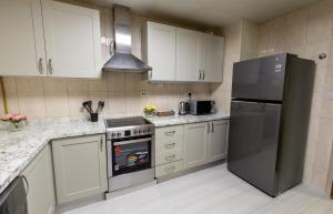 LARGE 3 Bedroom Apartment Beach Front (City View)