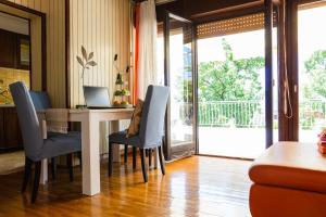 Sea View Suite With King Bed, 150Mbps WiFi And Patio Swing