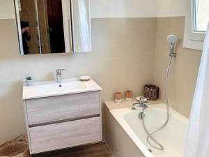 Studio Mezzanine proche plage avec terrasse et parking - Bormes-les-Mimosas - FR-1-610-45