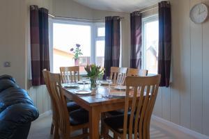 54 Meadow View Lodge - 3 Bed-Sleeps 6-TJS54MV