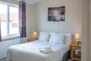 54 Meadow View Lodge - 3 Bed-Sleeps 6-TJS54MV