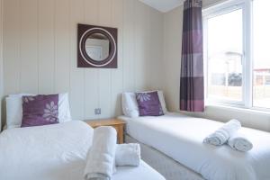 54 Meadow View Lodge - 3 Bed-Sleeps 6-TJS54MV
