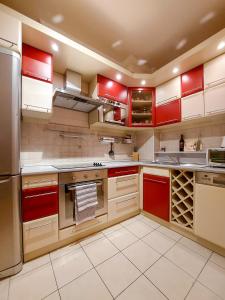 Harmony Apartments - Balcony, AC, Free Parking, Metro, Self Check-In