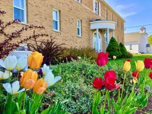 Garden Grove Retreat & Lodging near Pictured Rocks, Fayette, Trails - Gladstone