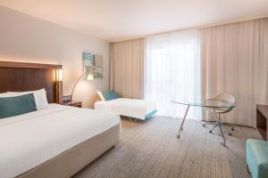 Larger Guest room, 1 King room in Courtyard by Marriott Cologne