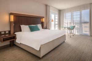 Corner Room, Deluxe Guest room, 1 King, Corner room room in Courtyard by Marriott Cologne