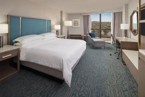 Club level, Guest room, 1 King room in Sheraton Dallas Hotel by the Galleria