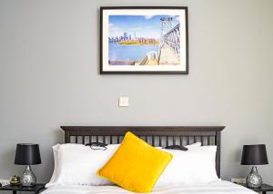 The Ella Fitzgerald - Modern 2 Bedroom Apartment, super close to City Centre