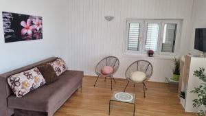 Villa Silvana Brown
