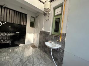 Cozy Nest - Garden Facing Apartment with Kitchen