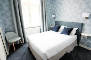 Hotels Logis - Hotel & Restaurant du Tribunal : photos des chambres