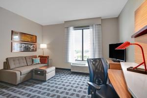 1 Bedroom Suite, 1 Queen, Sofa bed room in TownePlace Suites by Marriott Indianapolis Downtown