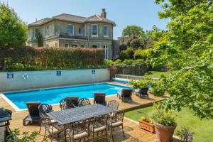 Luccombe Villa Holiday Apartments