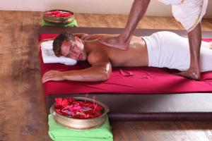 Uday Suites - The Airport Hotel