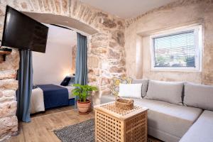 Heritage Stone House Retreat -Free parking