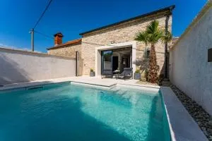 Stone House with pool Poeta - Smilčić