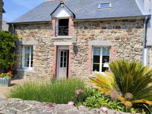 Maison de 2 chambres avec terrasse amenagee et wifi a Le Vivier sur Mer