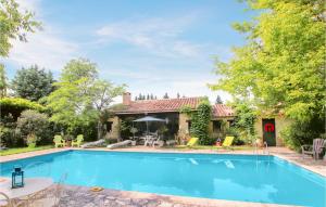 Maisons de vacances Amazing Home In Carpentras With Wifi, Private Swimming Pool And 1 Bedrooms : photos des chambres