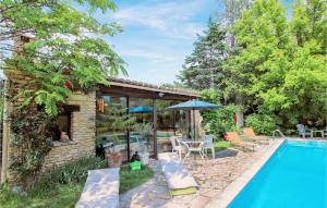 Maisons de vacances Amazing Home In Carpentras With Wifi, Private Swimming Pool And 1 Bedrooms : photos des chambres